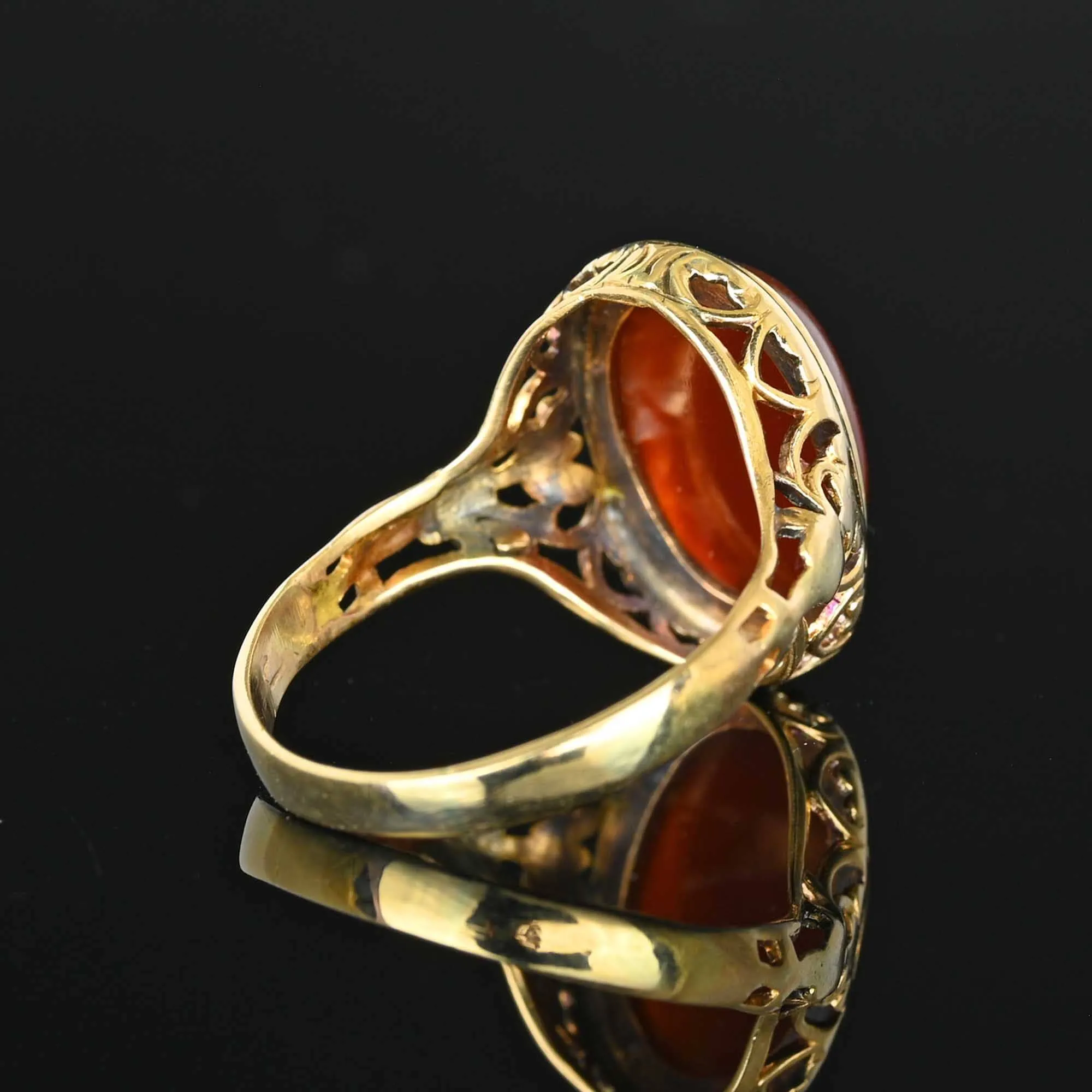 Antique Gold Cabochon Carnelian Ring