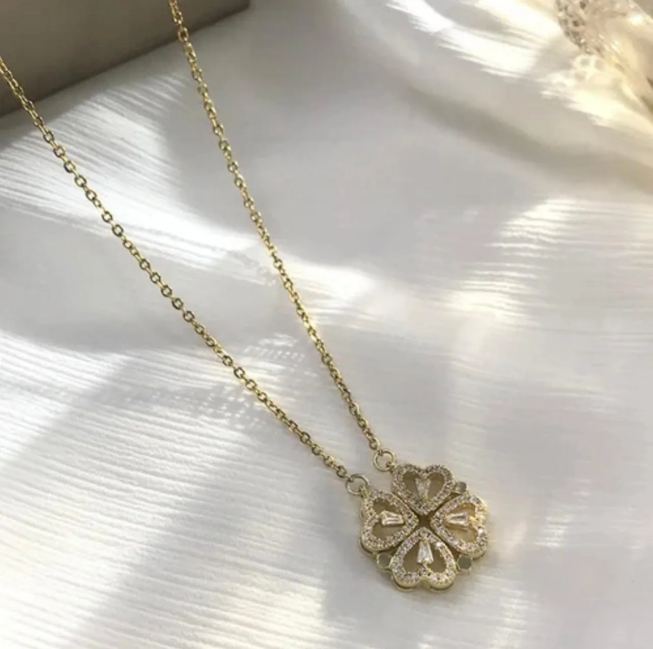 Clover Magnetic Zircon Necklace