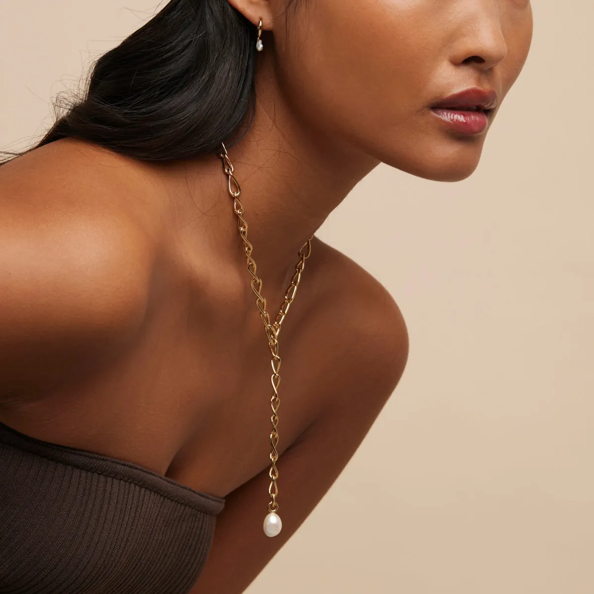 Infinite Pearl Bold Lariat Necklace in Gold