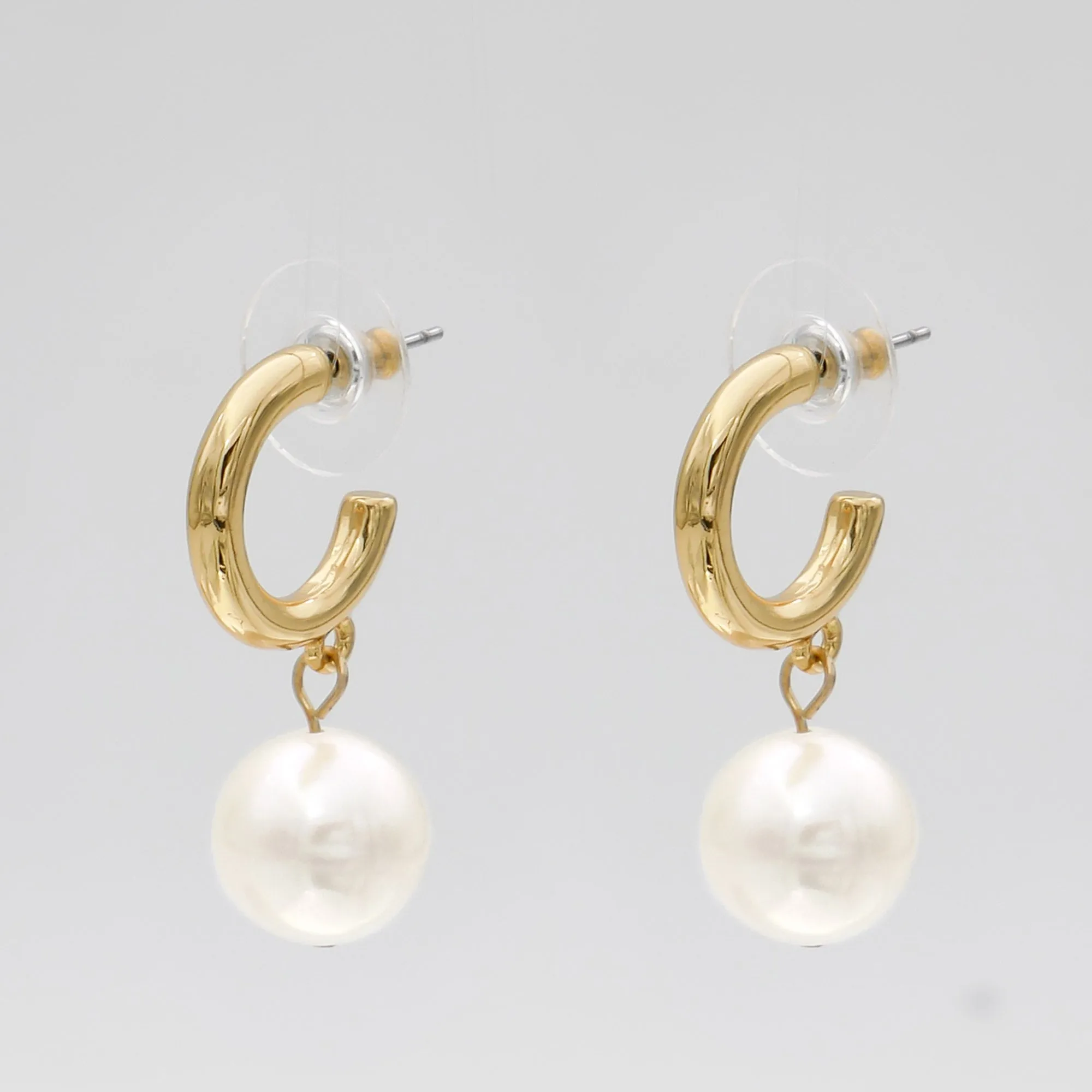 Peri Pearl earrings