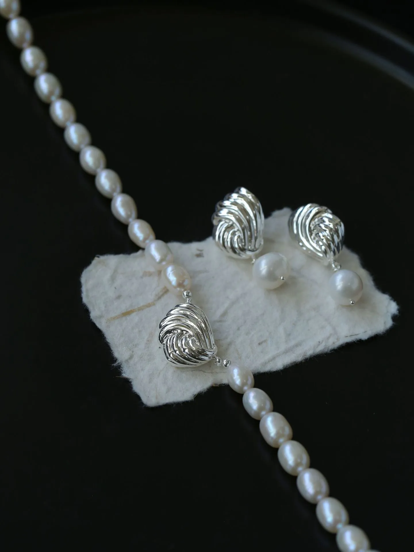 Spiral Metal Wind Stripe Pearl Drop Earrings